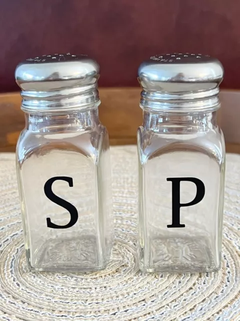 TableCraft Glass 2 Oz. Salt / Pepper Shakers - 2 Piece Set with Custom Vinyl S/P