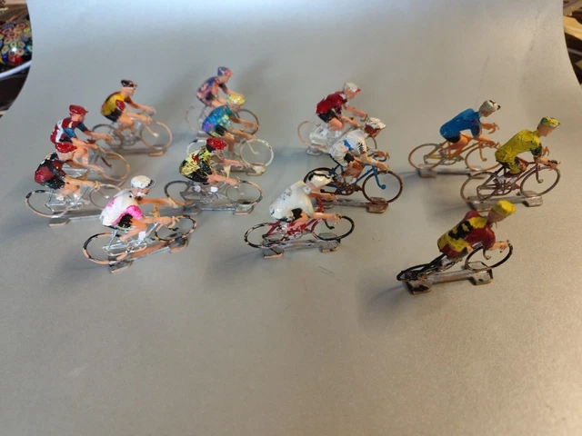 Lot De 4 Coureurs Cyclistes - Tour De France - Plastique Cofalu échelle 1/32 - Occasion