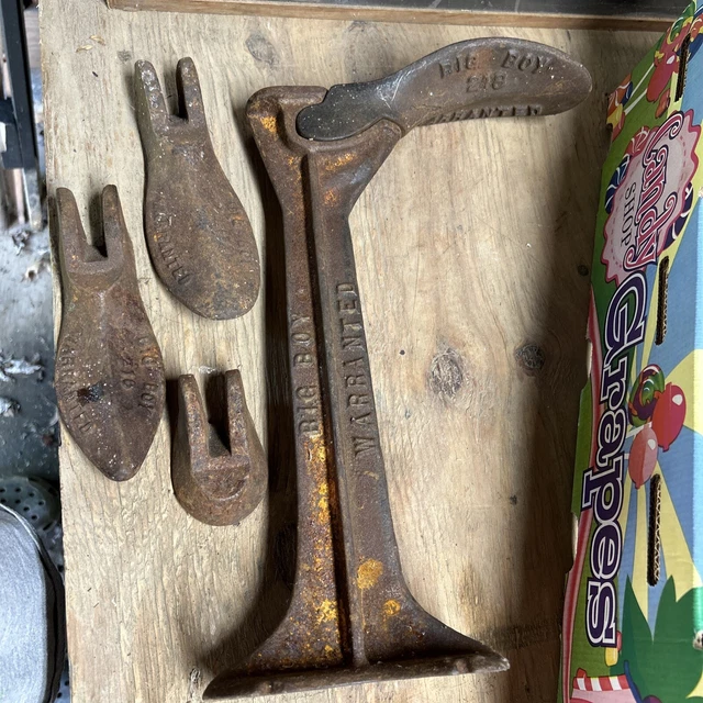 Antique Cast Iron Big Boy Warranted Cobbler Base Stand with 4 Anvil Shoe Forms