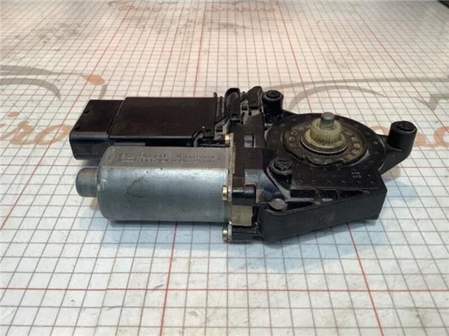 Motore sollevatore telecomando anteriore sinistro per VOLKSWAGEN 0130821695 PASSAT BERLINA 79963