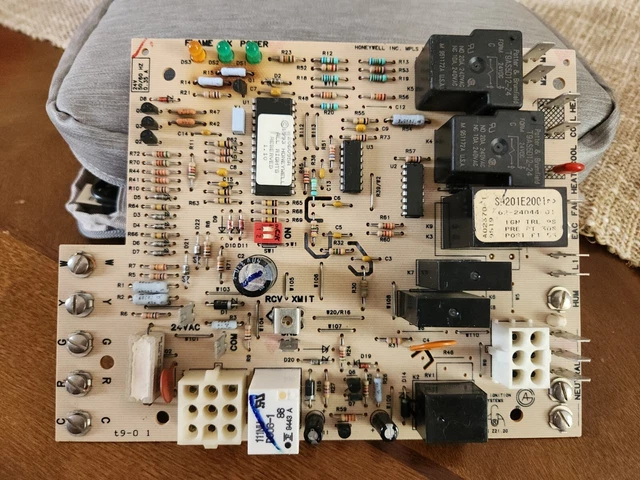 Universal Parts 62-24044-01  Control Board S9201E2001
