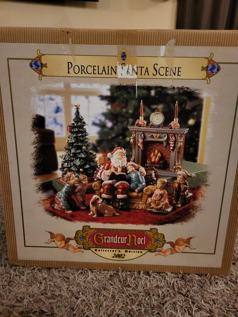 Grandeur Noel Porcelain Santa Christmas Scene Collectors Edition 2002 w/ Box