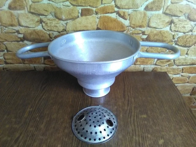 ANCIEN POT AU Lait Émaillé Avec Passoire Pour Crème Peint D'oiseaux Et