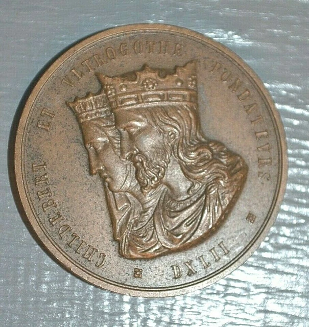 Médaillon Pendentif En Argent Sterling - Modèle Fondateurs Childebert, Style Vintage