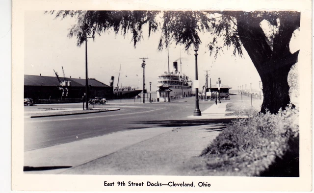 Cleveland, Ohio RPPC  Location of Capt. Franks Seafood Boat at Dock c.1950   H