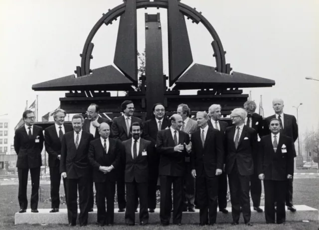 Foto vintage de archivio Bélgica, Foto Familia, Meeting Ministerial Nato , 1990