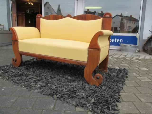 Biedermeier Sofa Nussbaum um 1830 mit Leder neu bezogen