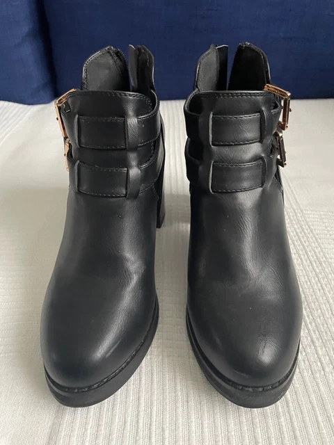 Bottines Femme SINÉQUANONE – Noir Vernis – Fermeture Éclair – Taille 38 – Neuf Sous Emballage