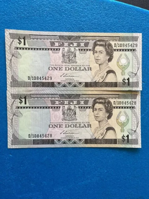 Fiji One Dollar Bank Notes - Unc Pair - D/10845428-29 - Selling As A Pair