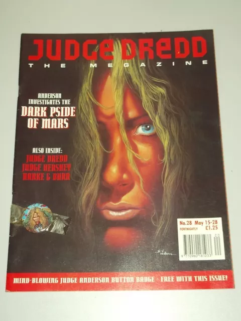 2000Ad Megazine #28 Vol 2 Judge Dredd With Free Gift*