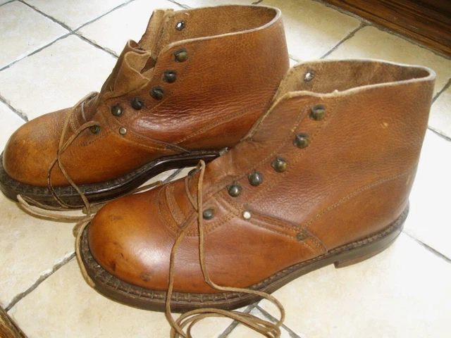 Rare Brodequins Français type modèle 40 en cuir WW2 Chaussures neuves de stock