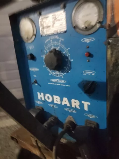 Hobart 200 Amp Welder Model Rc-256 With 2400 Wire Feed 230/460 Volts 2