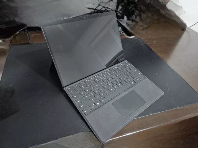 microsoft surface pro 8 i5 16gb 256 GB tablet graphite Near New