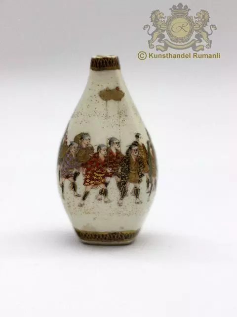 Japanische "Meiji Satsuma" Vase mit Samurai Szene und Goldmalerei