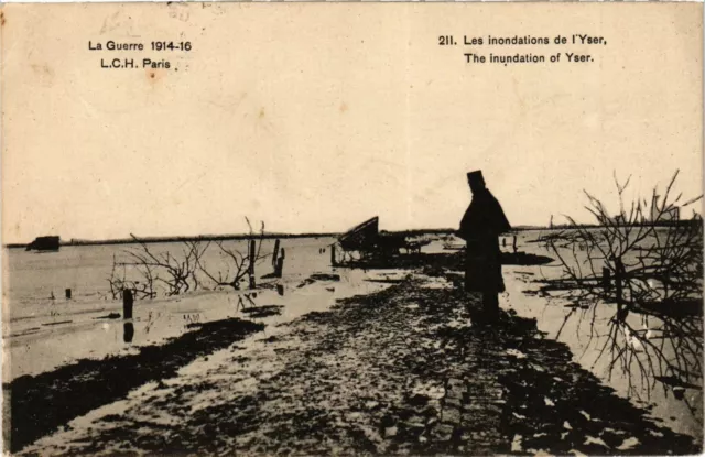 CPA AK Militaire Les Inondations de l'Yser (361762)