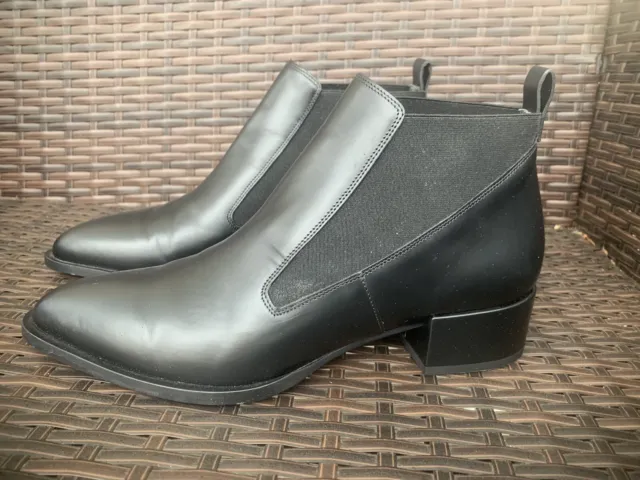 Vince Yarrow Chelsea boot Womens   Black leather flat Italy slip on ankleSz 9.5