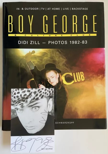 Boy George signiert Karte Original Unterschrift Signatur Autogramm Signed Buch