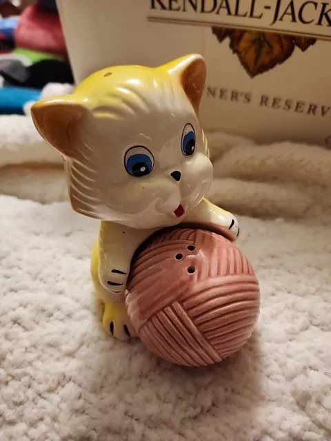 Cat With Ball Of Yarn Salt/Pepper Shakers Vtg Japan Anthromorphic Adorable!