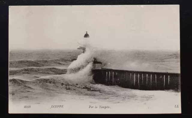 carte postale ancienne DIEPPE  76 - par la tempete