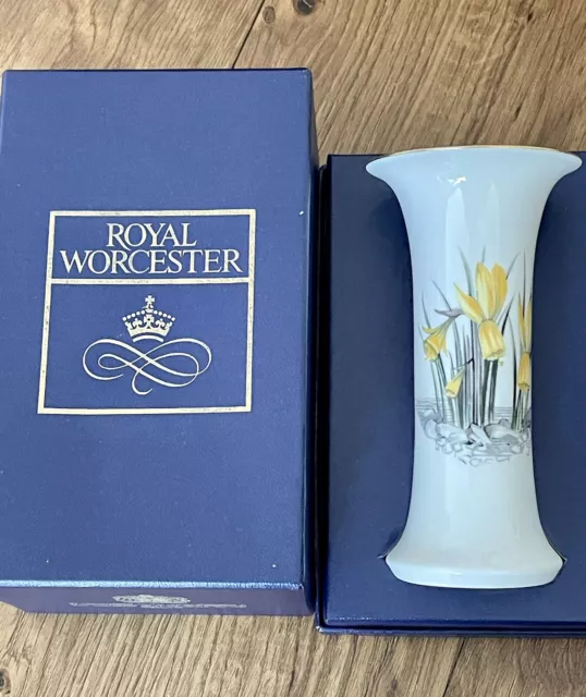 Royal  Worcester vase Daffodil And Alpine Flower Vase Boxed 6”