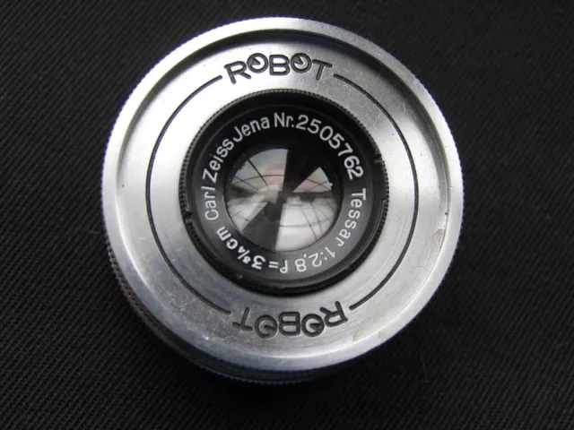 Robot Carl Zeiss Tessar 1 2.8 /3.3/4cm  lens.