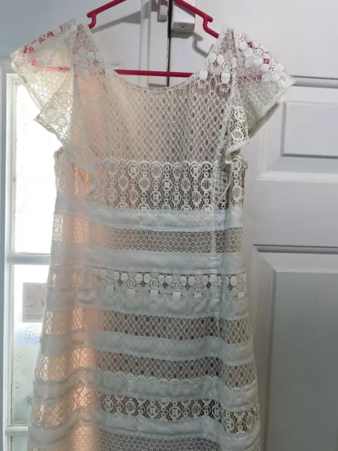 BCBGMAXAZRIA White Combo Renata Lace Sheath Cocktail Dress Size 4