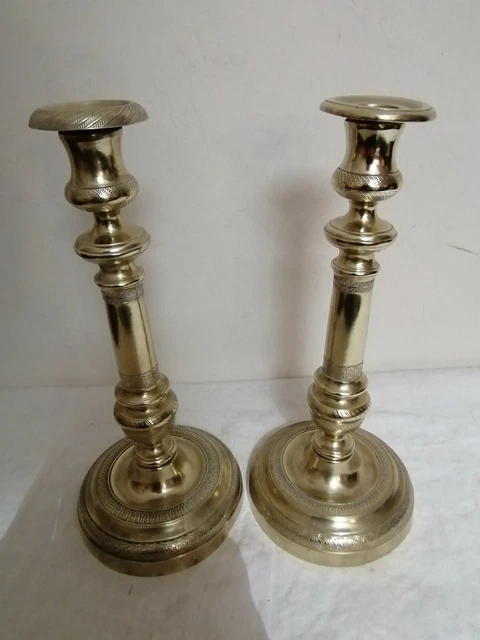 Ancienne paire de bougeoirs en bronze d'époque Louis Phillipe.