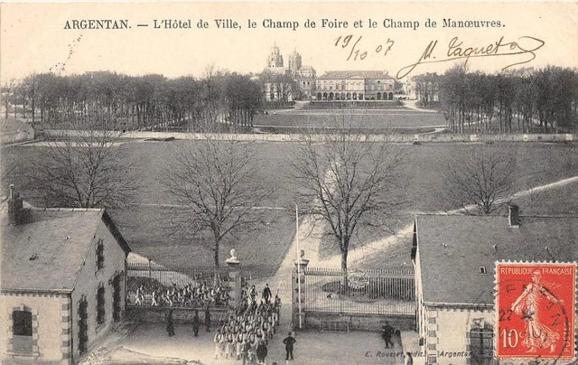 Cpa 61 Argentan L'hotel De Ville Champ De Foire Manoeuvres