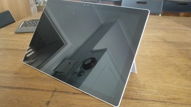 Microsoft Surface Pro 4 - 8gb RAM, 256gb SSD, Backlit KB + Dock