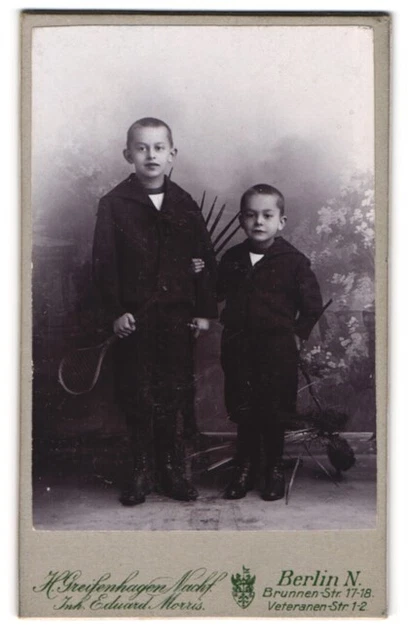 Fotografie H. Greifenhagen, Berlin, Brunnenstr. 17-18, Portrait zwei freche Bub
