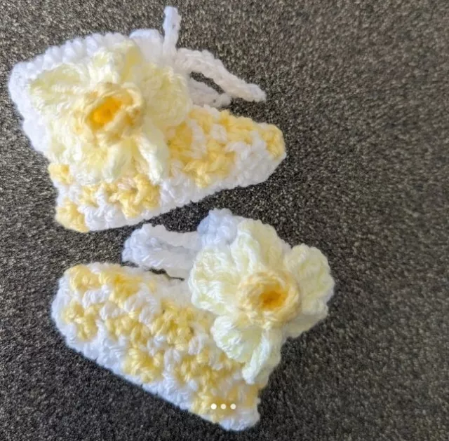 Handmade Crochet Baby Booties Shoes 0-3mths Daffodils.
