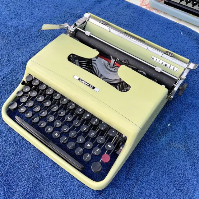 MACCHINA DA SCRIVERE OLIVETTI LETTERA 22 Tastiera Francese 🇫🇷 Machine à écrire