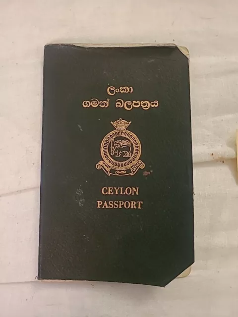 Authentischer 1965 Vintage Ceylon stornierter Reisepass viele Visa und Briefmarken