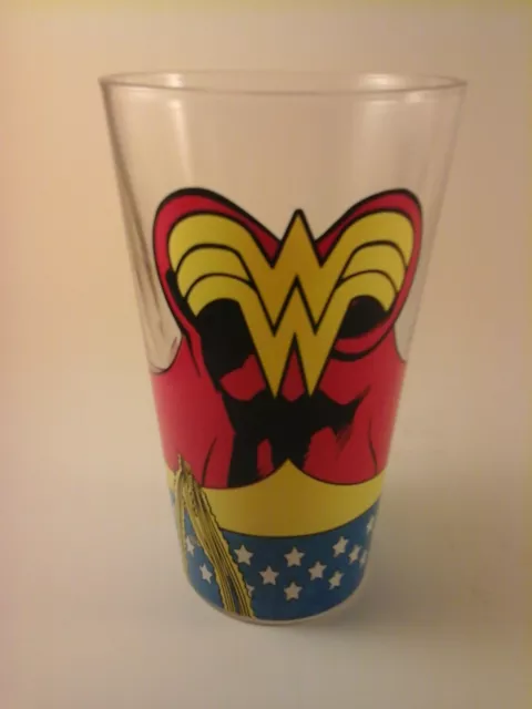 2012 DC Comics - WONDER WOMAN - Outfit / Suit - 16 oz Pint Glass