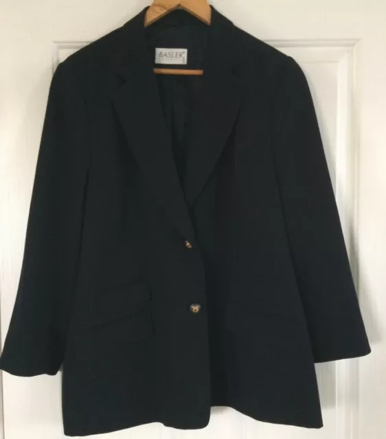 BASLER (size 46-28/20) Polyester/Wool Blend Beautiful Navy Blazer.