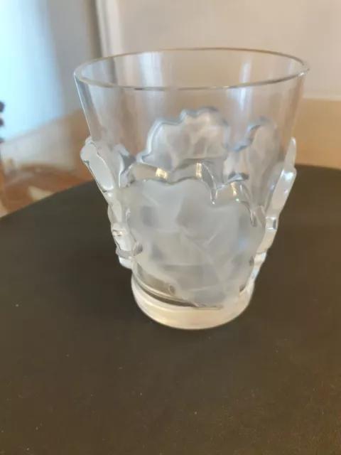 Petit Vase Lalique en cristal décor feuilles de Chêne (XXe siècle)