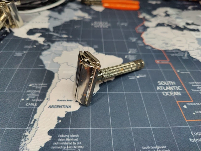 Vintage 1954  Z2 Gillette Silver Flare Tip Super Speed  DE Safety Razor