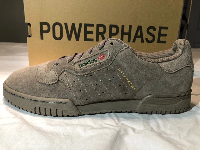 Yeezy calabasas deals grey on feet