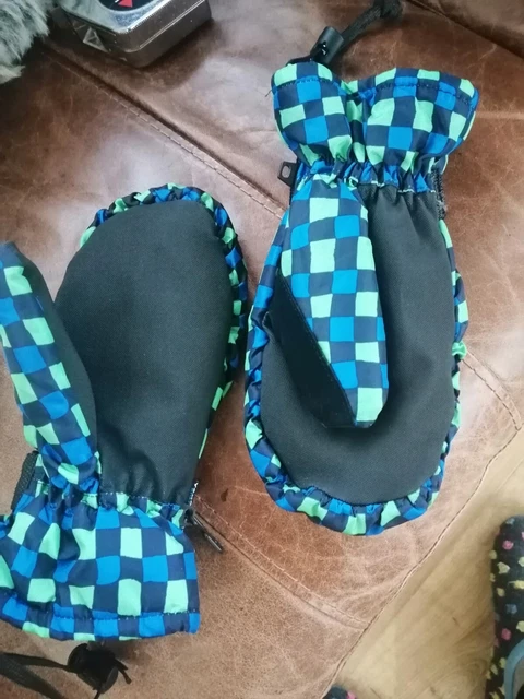 childrens ski mittens size 5.5 for age 11-14 approx. vgc 4