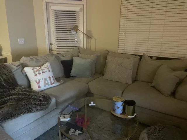 Rooms to Go, sectional w/queen size sleeper. Gently used, less than a year old Rooms to Go, sectional w/queen size sleeper. Gently used, less than a year old