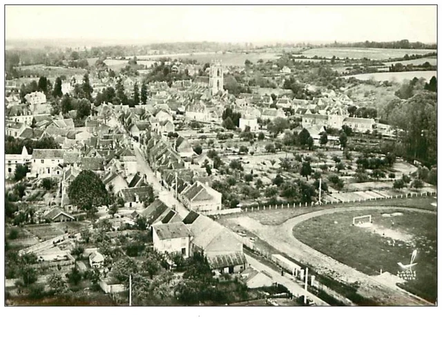 58.DONZY.n°43.RUE ANDRE AUDINET.A DROITE LE TERRAIN DE SPORTS.STADE.CPSM.EN AV