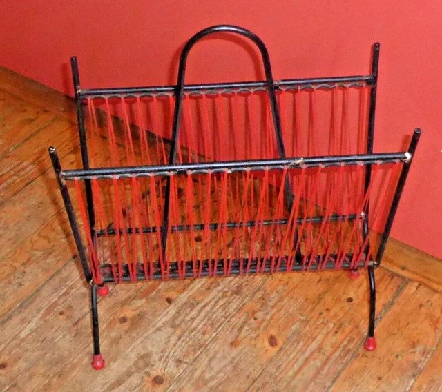 At Auction: PORTE-REVUE en métal noir et scoubidou