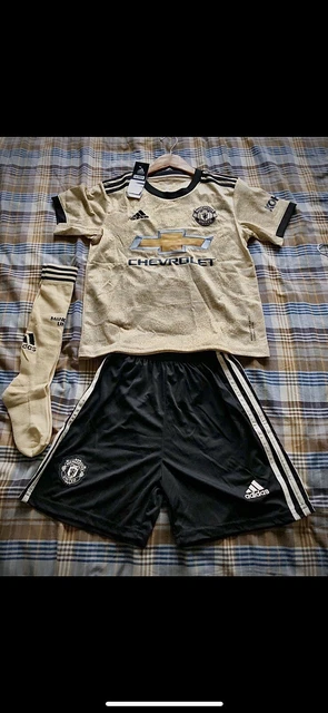Man utd away shorts junior cheap