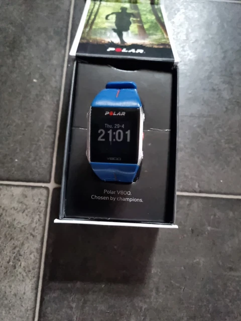 POLAR V800 smart watch with charge cable   No polar H7 Included