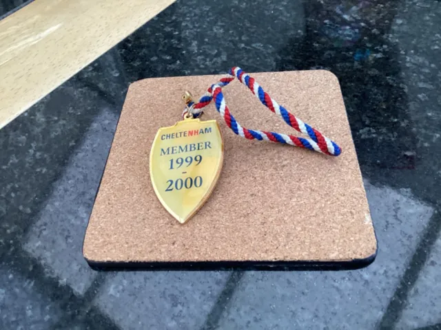 metal cheltenham member badge 1999-2000