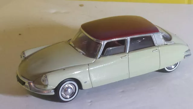 véhicule miniature 1/43  CITROËN DS 19 1956 SOLIDO FRANCE