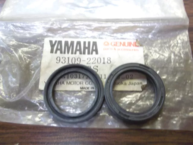 New Nos Vintage Yamaha Oil Seal Rear Arm Set 93109-22018 Yz It Tri-Z 250 400 465