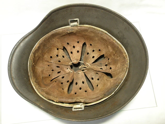 Casque d'origine ww2 allemand M-35. zz Taille 64 avec doublure. timbres.