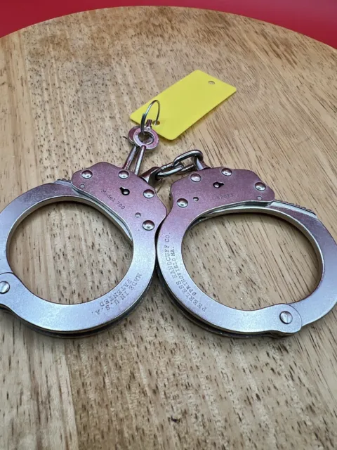 peerless Model 700 handcuffes