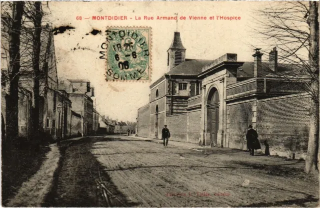 CPA MONTDIDIER La Rue Armand de Vienne et l'Hospice (1291880)